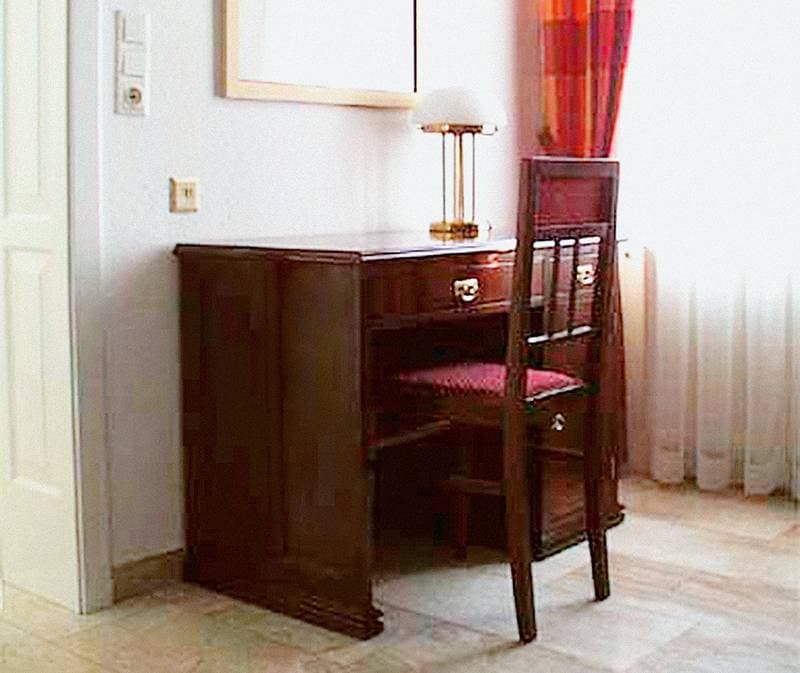 Beispielbild für Möbelbau & Maßanfertigung: Schreibtisch_1.jpg