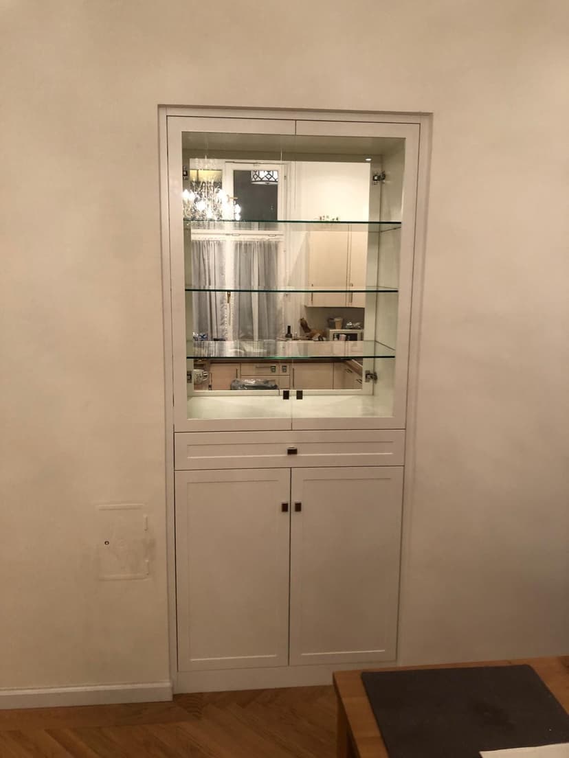 Vitrine Einbau – Holzwerkstätte Gollner
