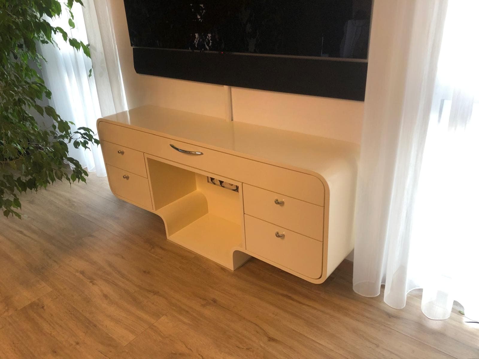 TV Lowboard – Möbelbau & Maßanfertigung
