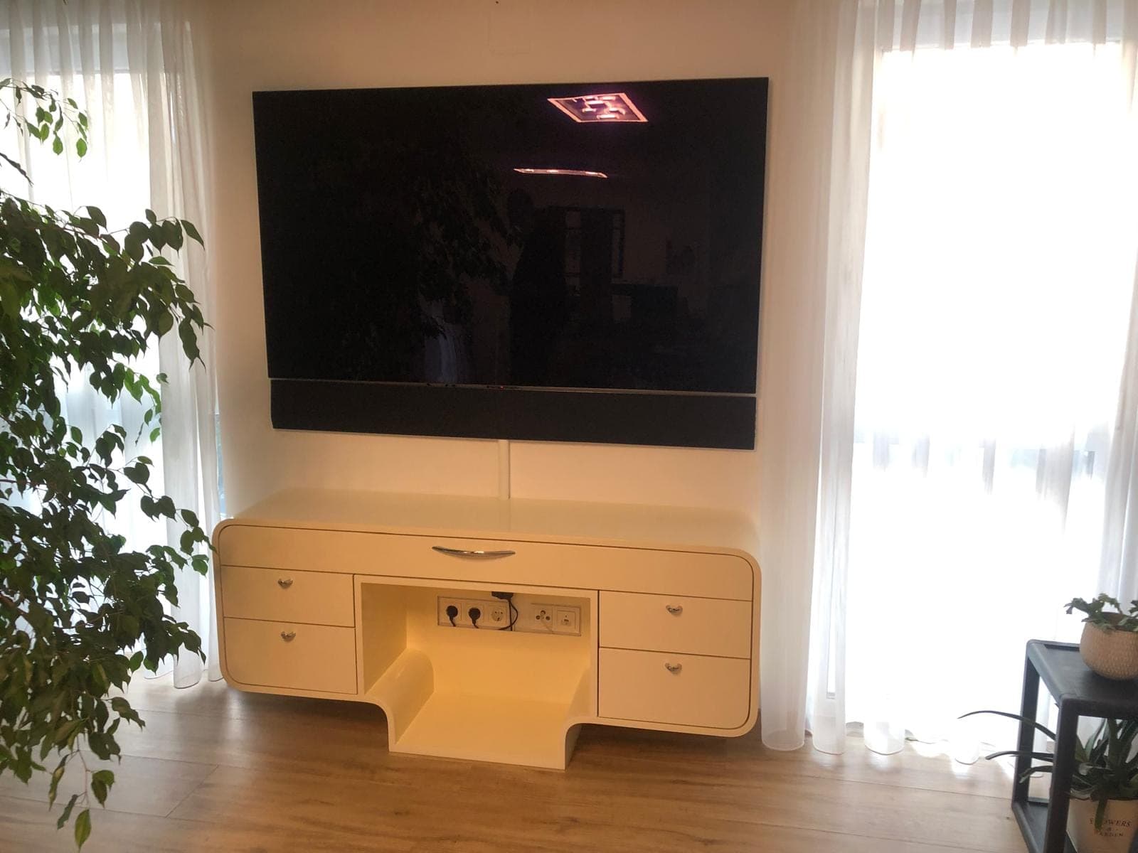 TV Lowboard – Möbelbau & Maßanfertigung